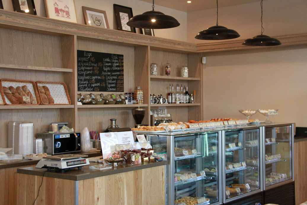 Фотография интерьера кафе-пекарни со столешницей из Caesarstone 4350 Mink