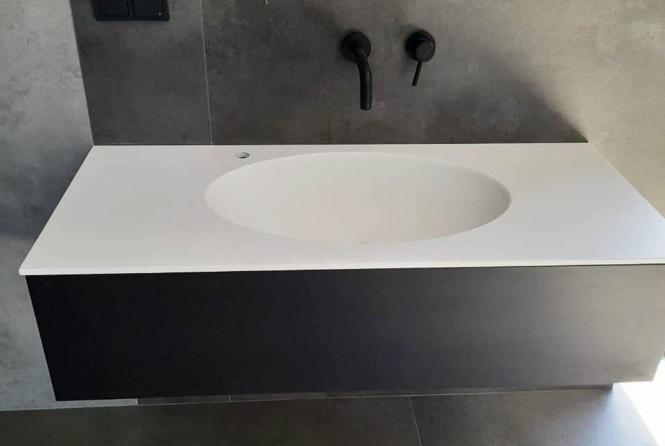 Столешница в ванную с интегрированной раковиной из искусственного камня Grandex P104